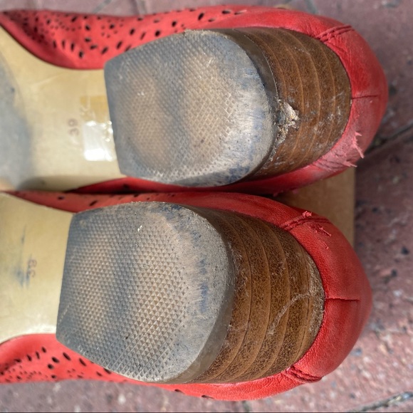 Arnold Churgin coral floral cutout open toe shoe - Picture 6 of 10